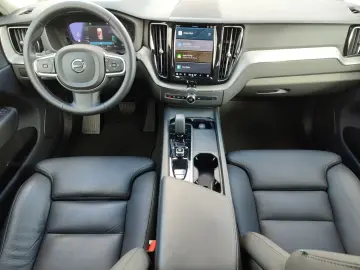 XC60 Core 2WD AHK-klappbar Navi Digitales Cockpi