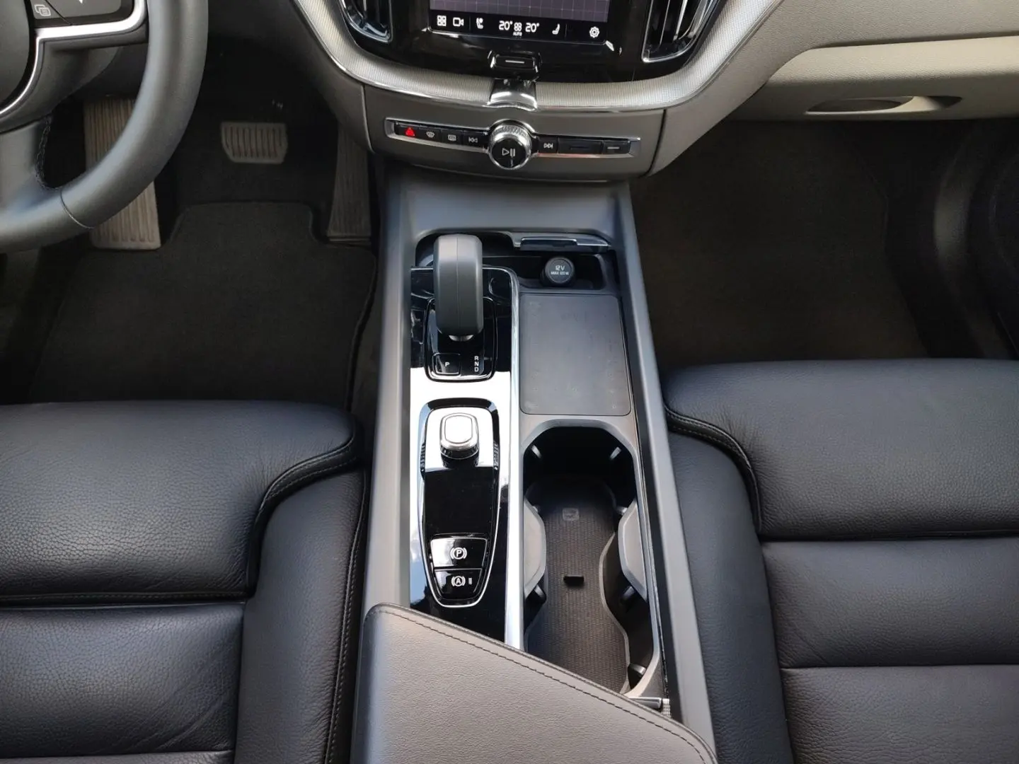 XC60 Core 2WD AHK-klappbar Navi Digitales Cockpi
