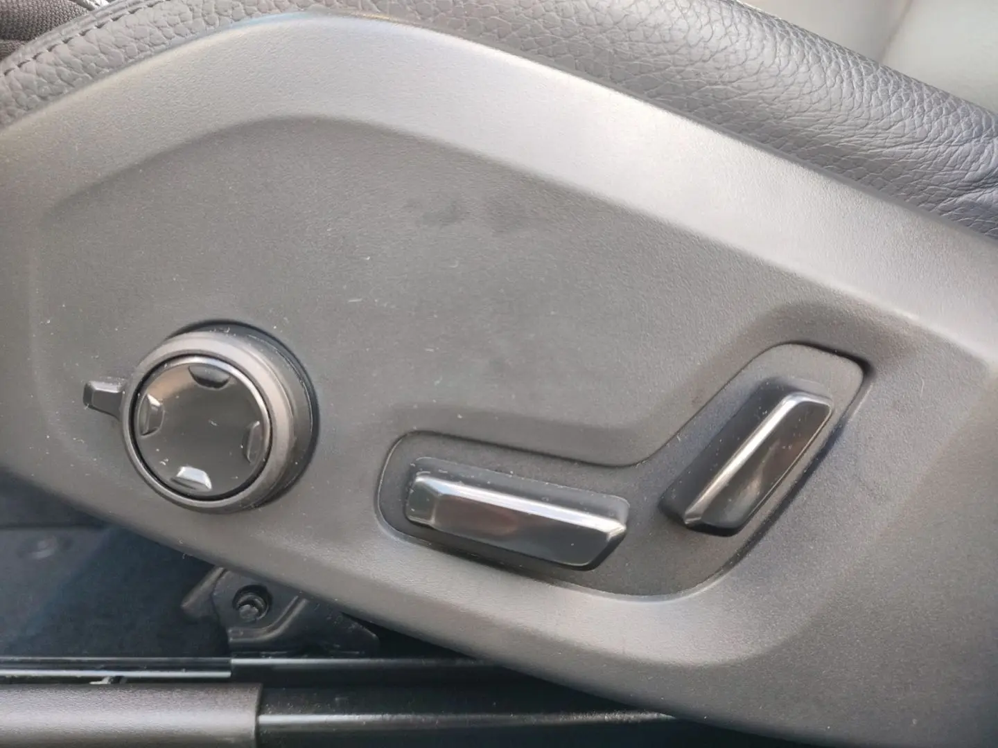 XC60 Core 2WD AHK-klappbar Navi Digitales Cockpi
