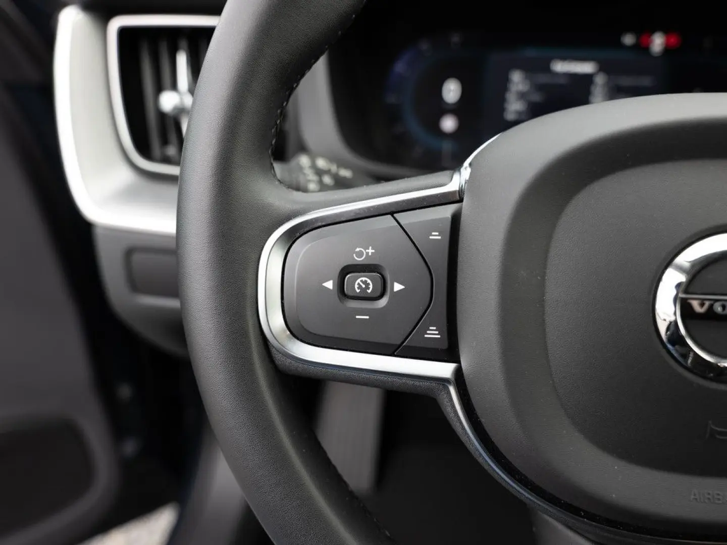XC60 B4 KLIMA KEYLESS PDC SHZ KAMERA NAVI LED