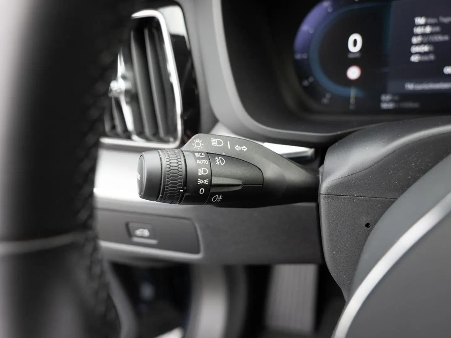 XC60 B4 KLIMA KEYLESS PDC SHZ KAMERA NAVI LED