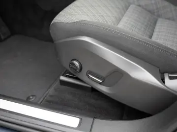 XC60 B4 KLIMA KEYLESS PDC SHZ KAMERA NAVI LED