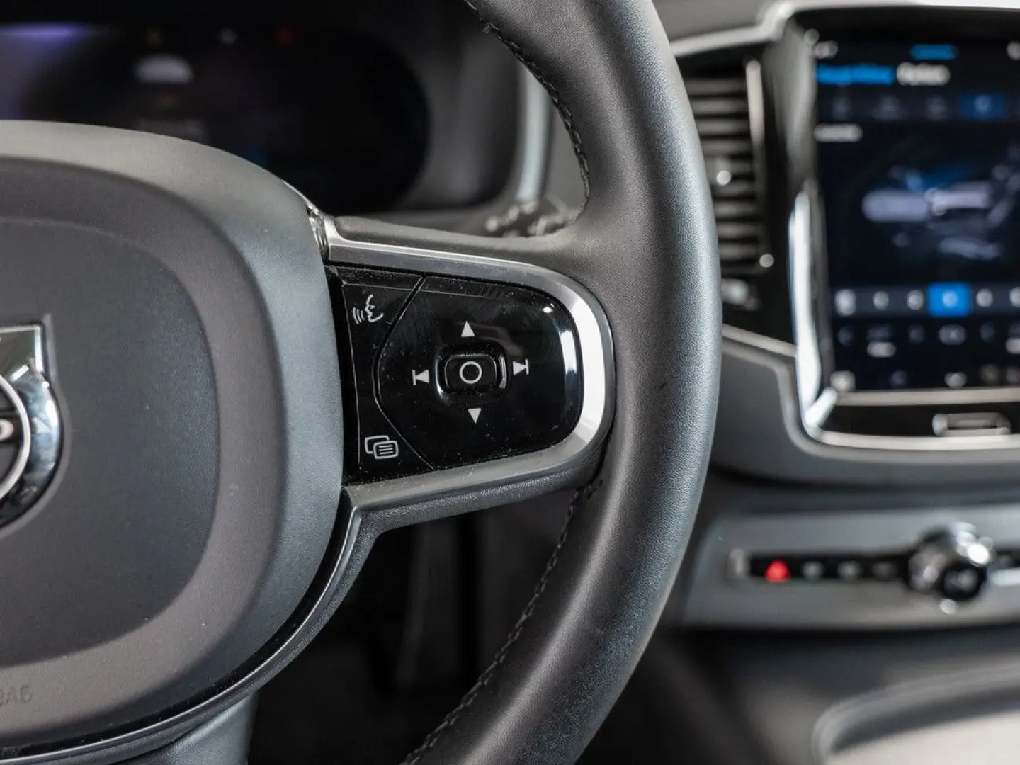 XC90 B5 D AWD Plus Dark H K PANO 360  7-SITZER