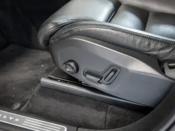 XC90 B5 D AWD Plus Dark H K PANO 360  7-SITZER