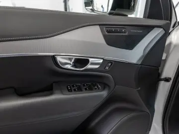 XC90 B5 D AWD Plus Dark H K PANO 360  7-SITZER