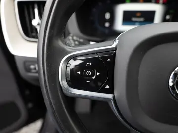 XC60 T6 AWD Inscription LED AHK 360  H K PANO