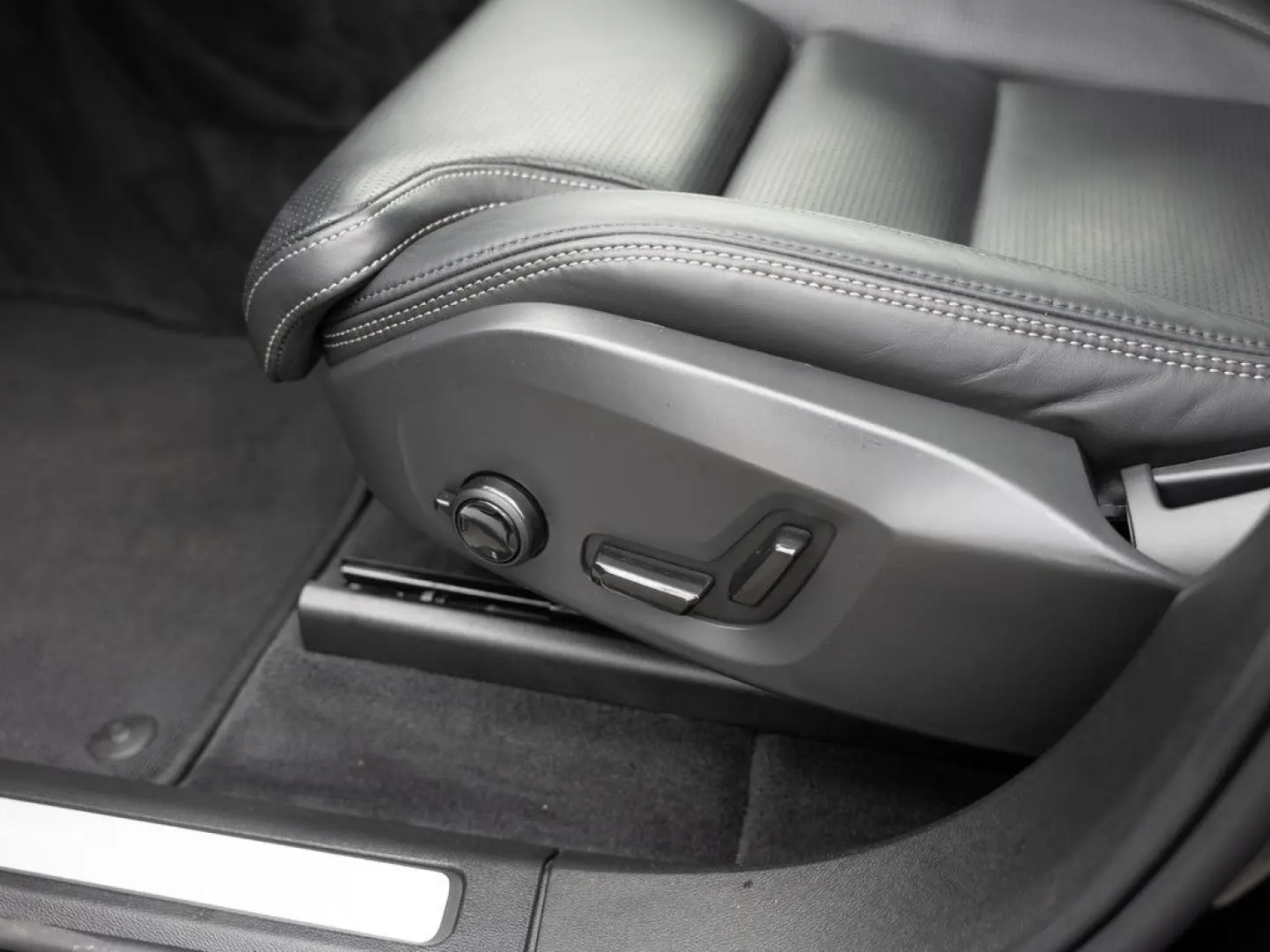 XC60 T6 AWD Inscription LED AHK 360  H K PANO