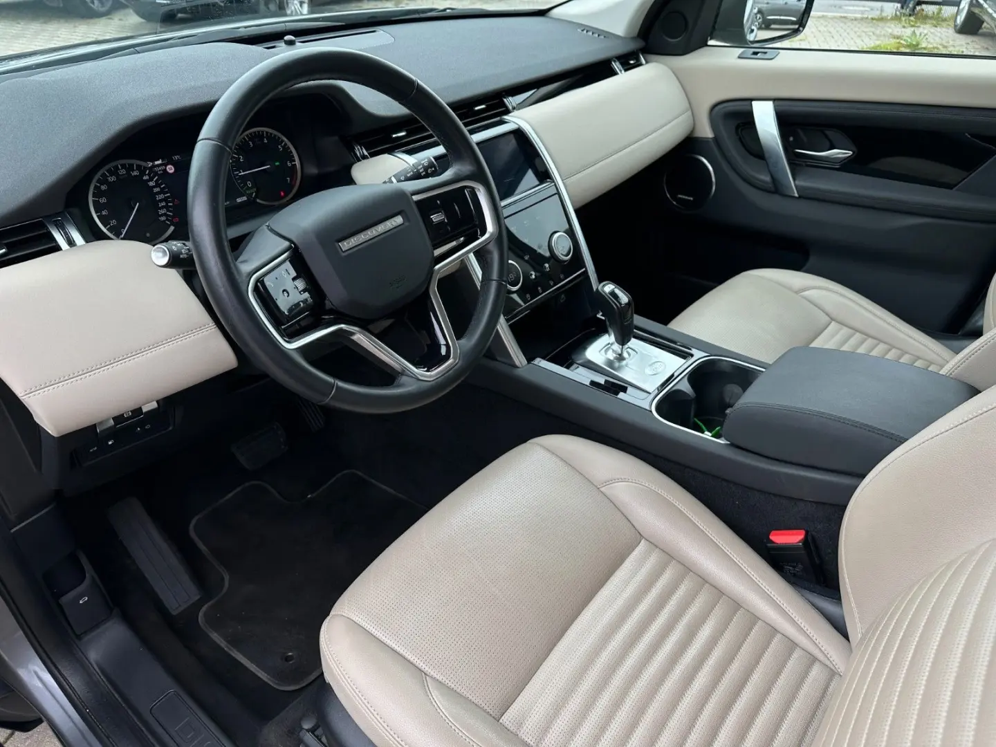 Discovery Sport P300e Hybrid SE AWD