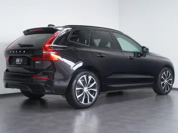 XC60 B5 B AWD Ultimate Dark B&W FOUR-C