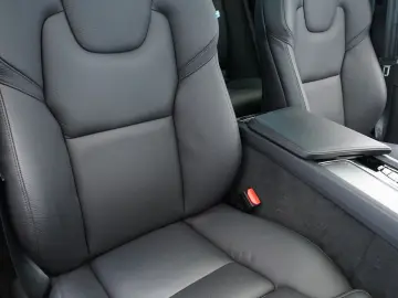 XC60 B5 B AWD Ultimate Dark B&W FOUR-C