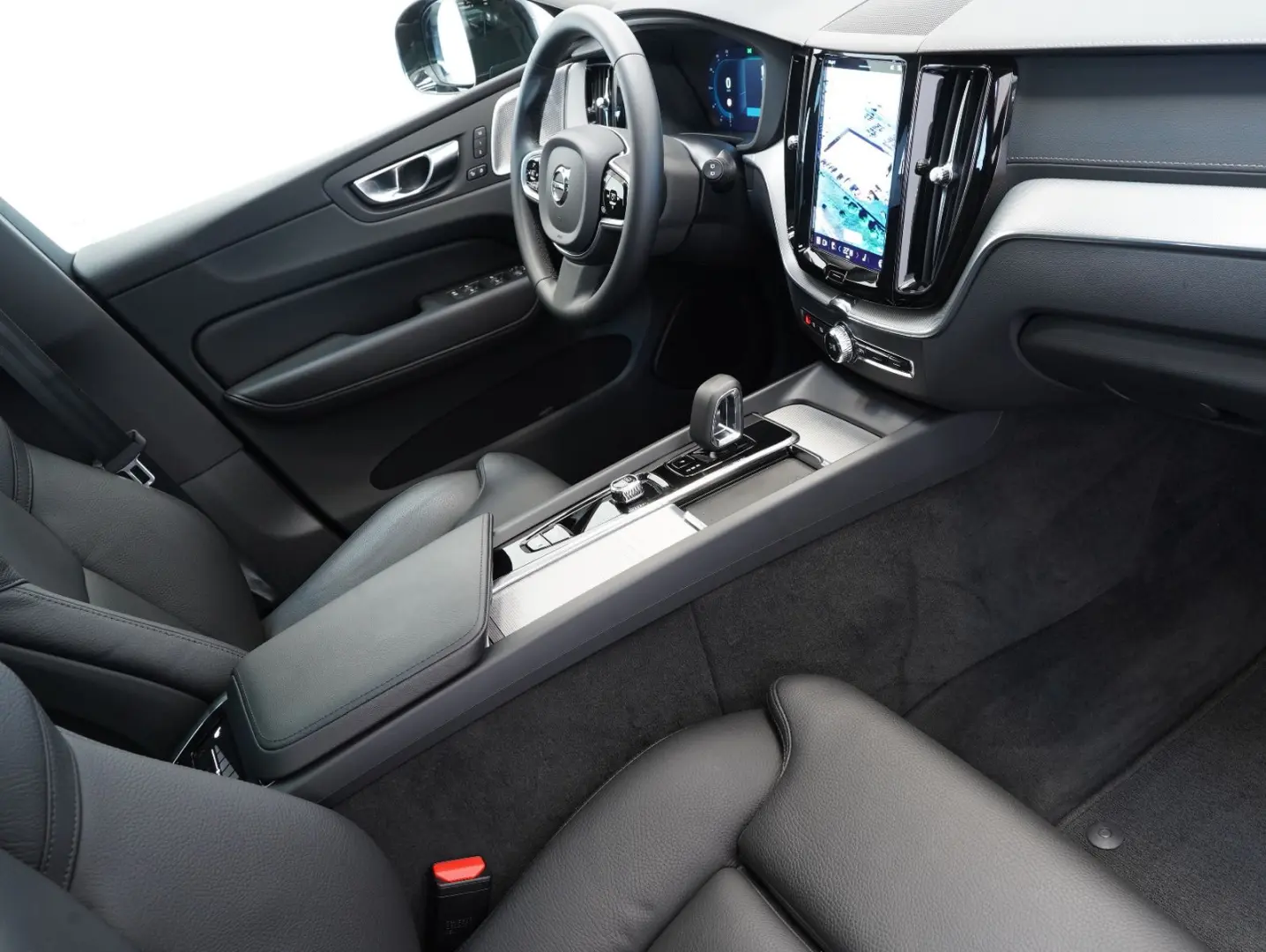 XC60 B5 B AWD Ultimate Dark B&W FOUR-C