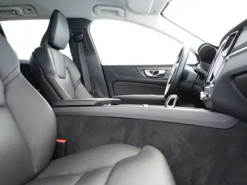 XC60 B5 B AWD Ultimate Dark B&W FOUR-C