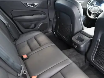XC60 B5 B AWD Ultimate Dark B&W FOUR-C