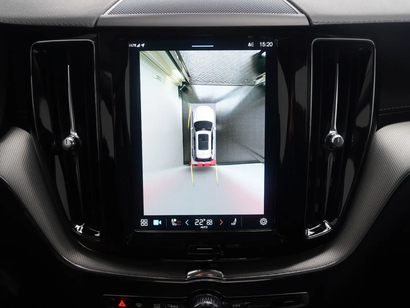 XC60 B5 B AWD Ultimate Dark B&W FOUR-C