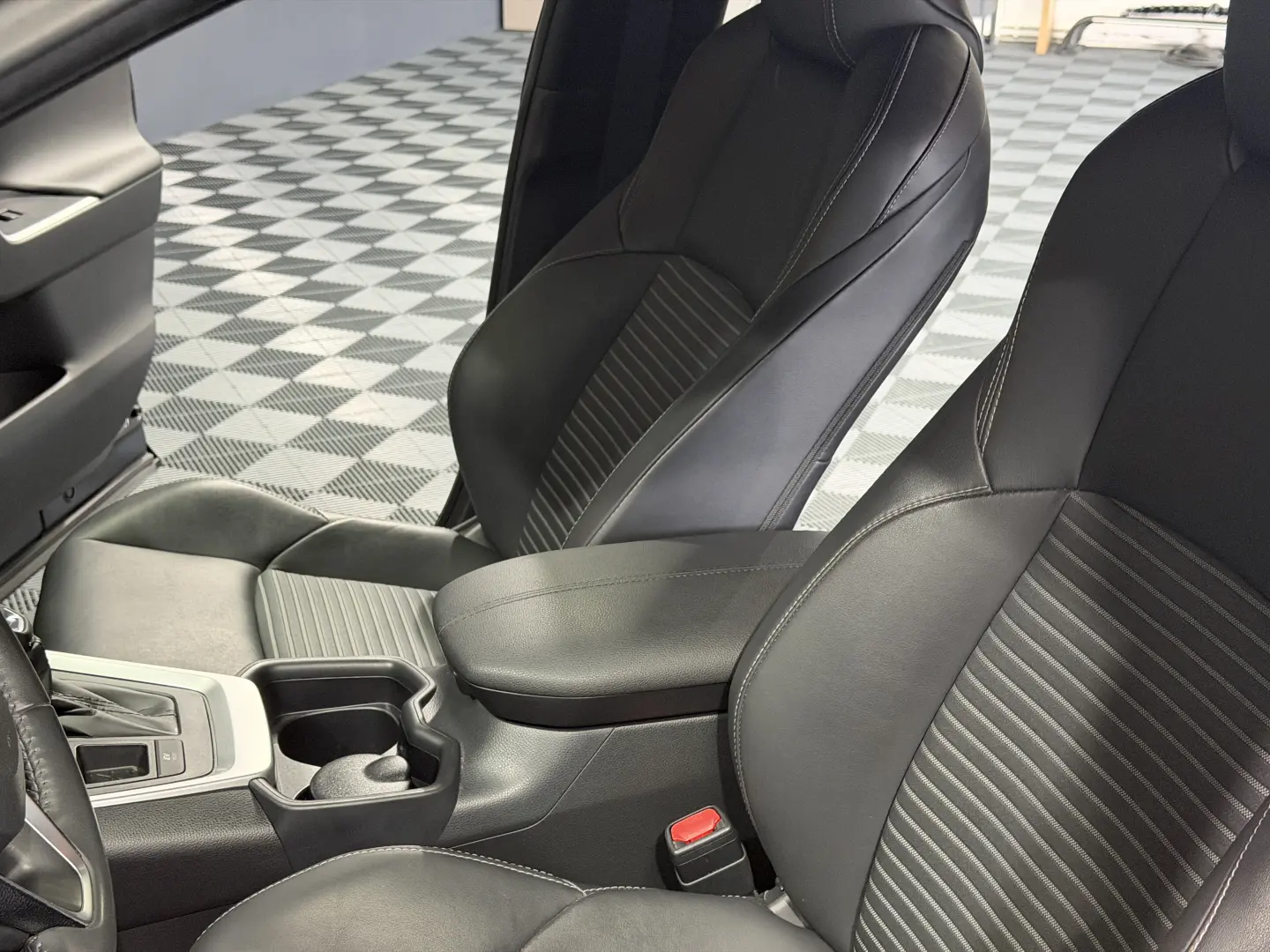 Toyota RAV4 2.5 Hybrid Lithium Black Edition CVT 5d