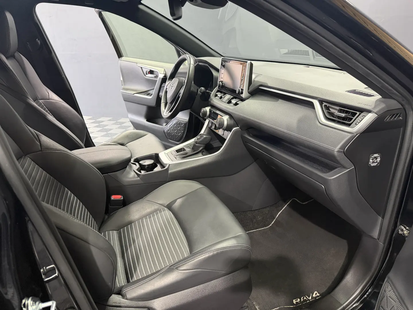 Toyota RAV4 2.5 Hybrid Lithium Black Edition CVT 5d