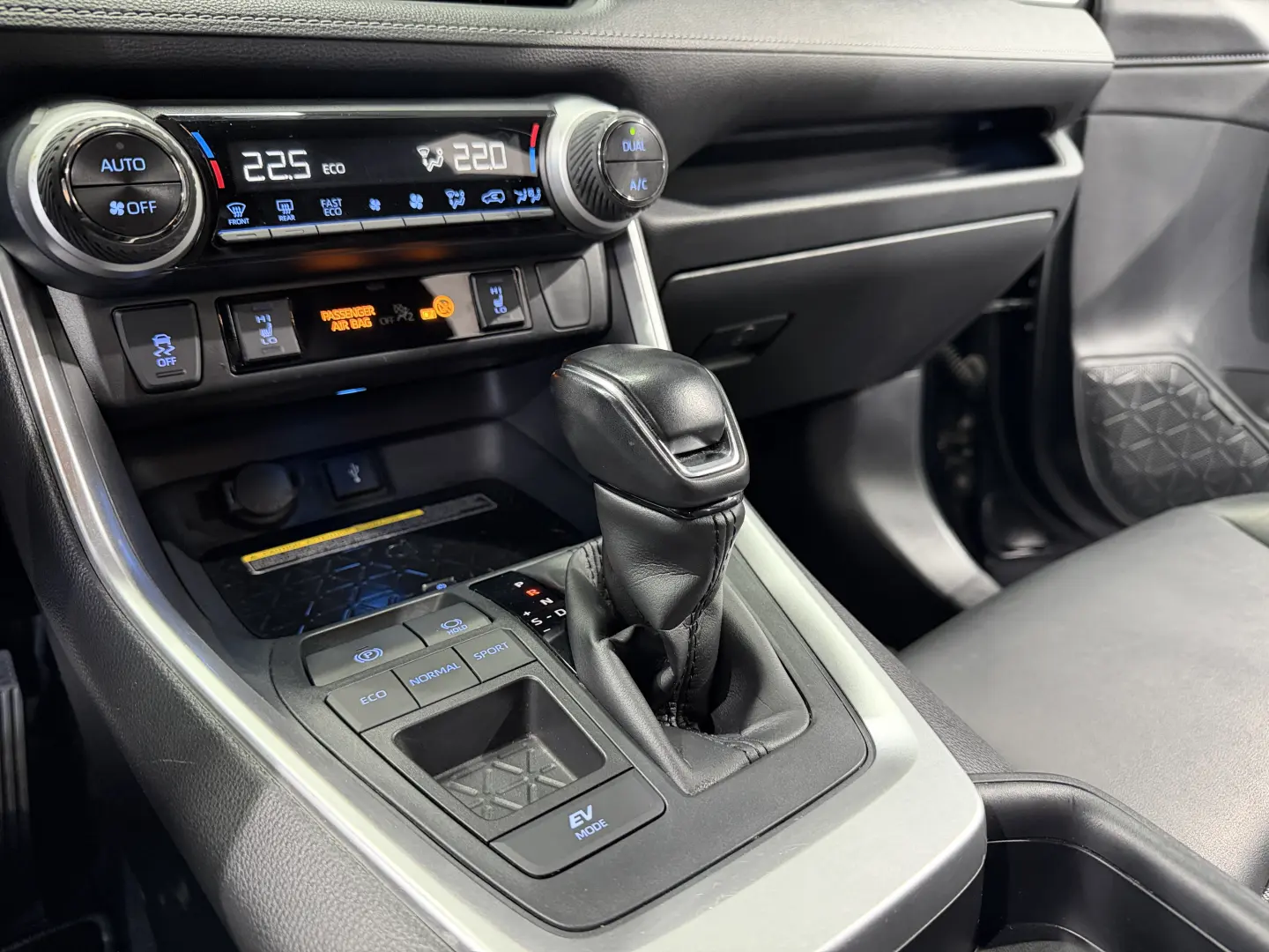 Toyota RAV4 2.5 Hybrid Lithium Black Edition CVT 5d