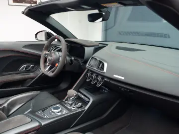 AUDI R8 SPYDER