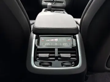 XC90 T8 Ultra Bright