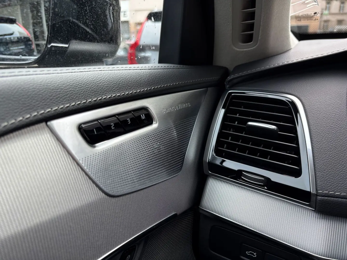 XC90 T8 Ultra Bright
