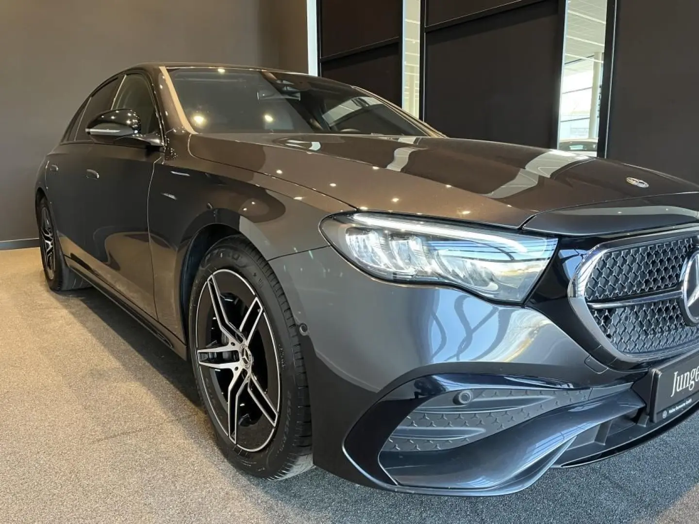 E 200 AMG  Night Navi Distronic Kamera MBUX Ambi