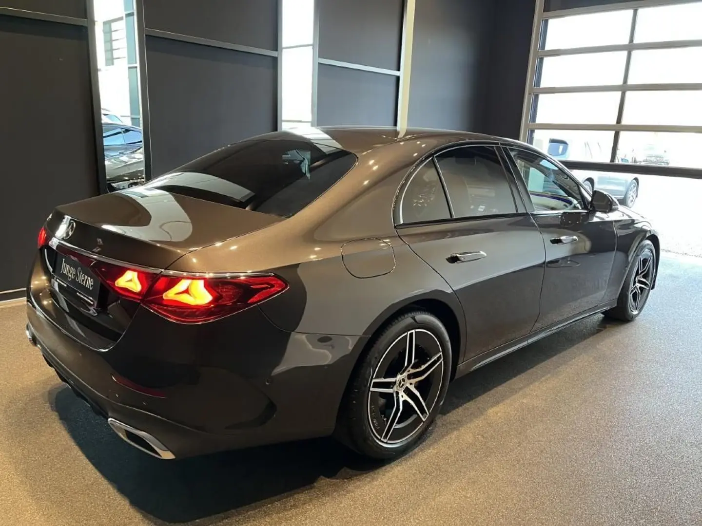 E 200 AMG  Night Navi Distronic Kamera MBUX Ambi