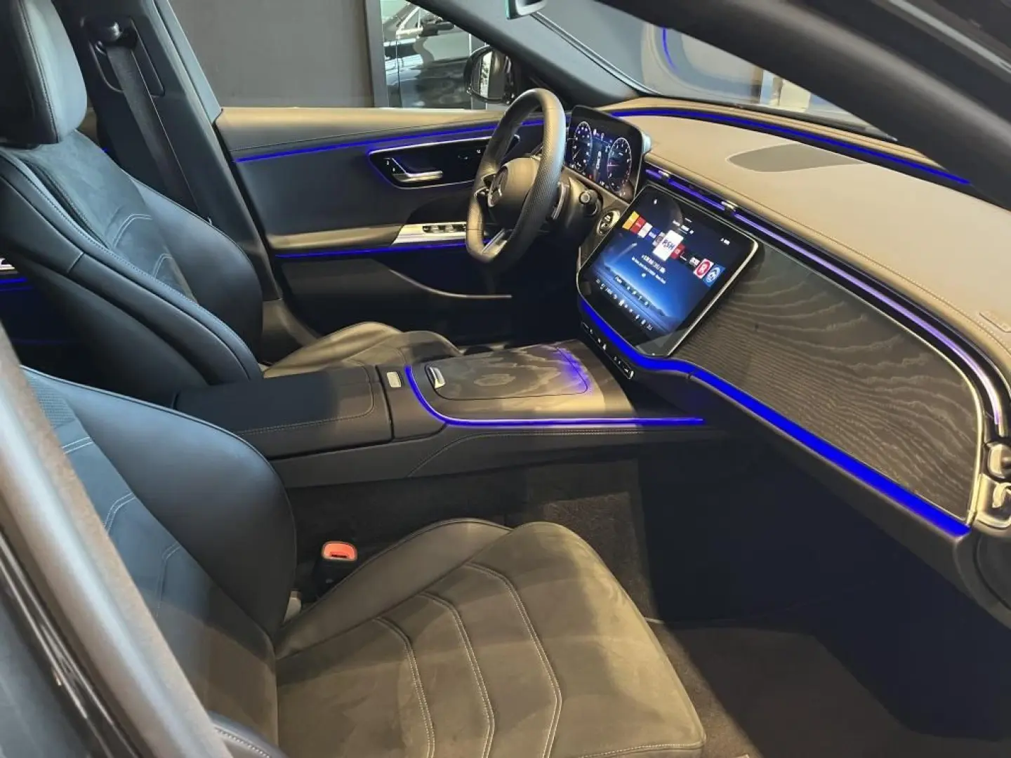 E 200 AMG  Night Navi Distronic Kamera MBUX Ambi