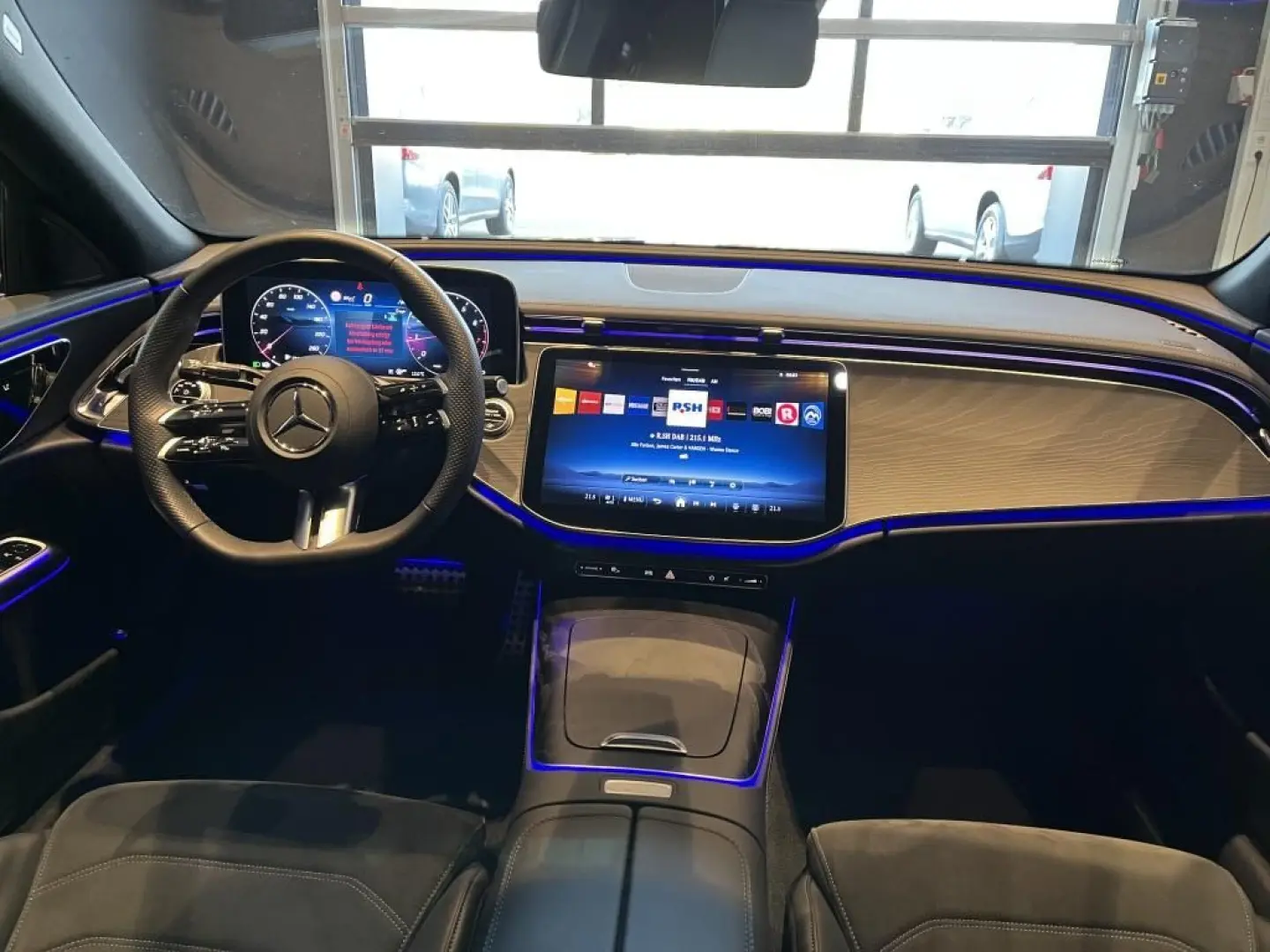 E 200 AMG  Night Navi Distronic Kamera MBUX Ambi