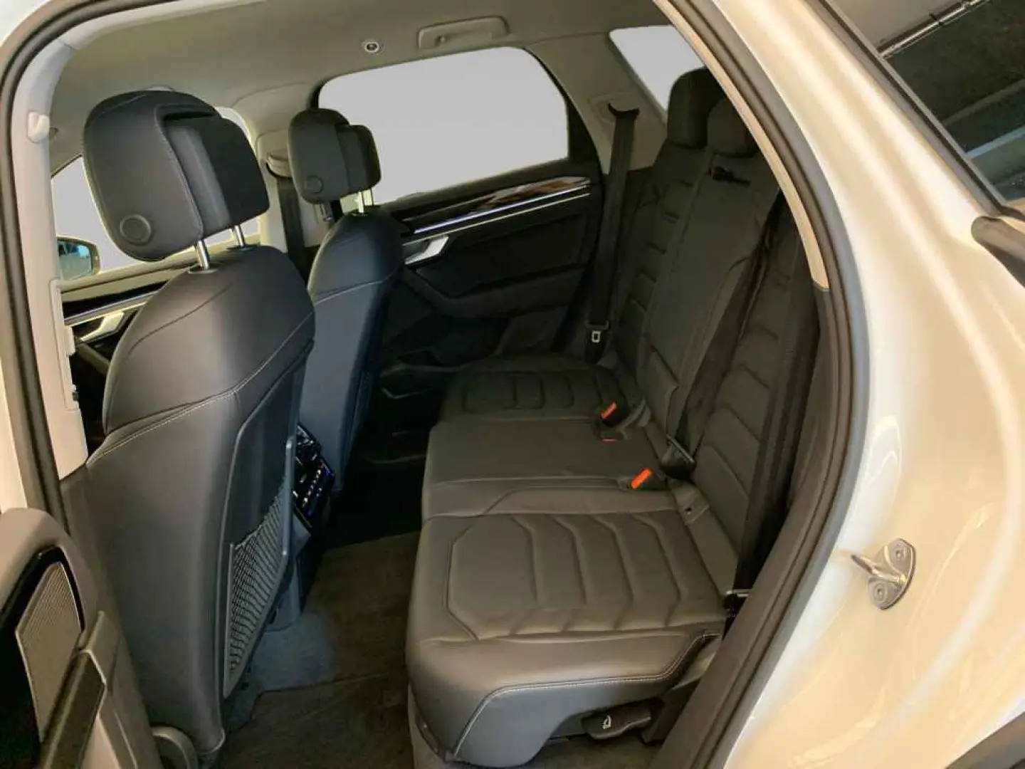 Touareg TDI 4M  LEDER LUFTF R-CAM AHK ACC 4Z-Kli