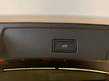 Touareg TDI 4M  LEDER LUFTF R-CAM AHK ACC 4Z-Kli