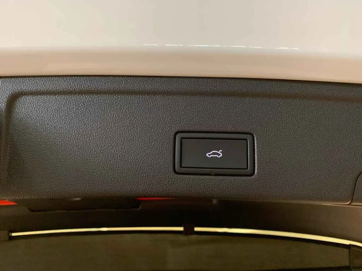 Touareg TDI 4M  LEDER LUFTF R-CAM AHK ACC 4Z-Kli