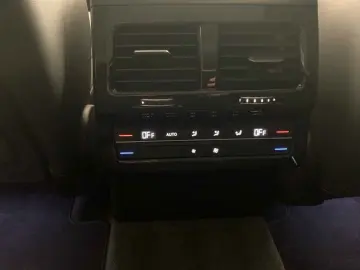 Touareg TDI 4M  LEDER LUFTF R-CAM AHK ACC 4Z-Kli