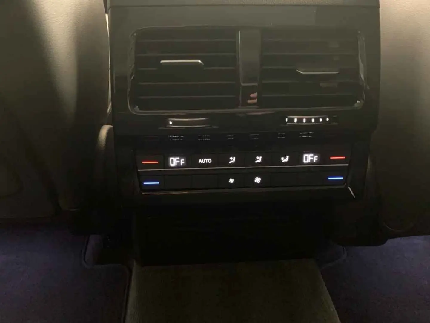 Touareg TDI 4M  LEDER LUFTF R-CAM AHK ACC 4Z-Kli