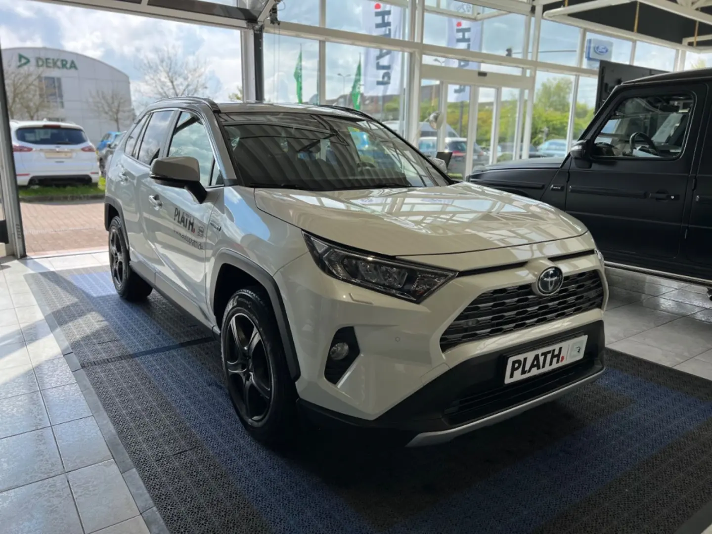 RAV4 Hybrid 4x2  LED KAMERA