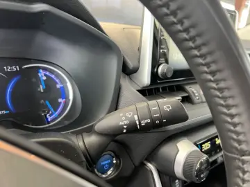 RAV4 Hybrid 4x2  LED KAMERA