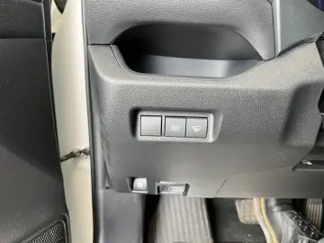 RAV4 Hybrid 4x2  LED KAMERA