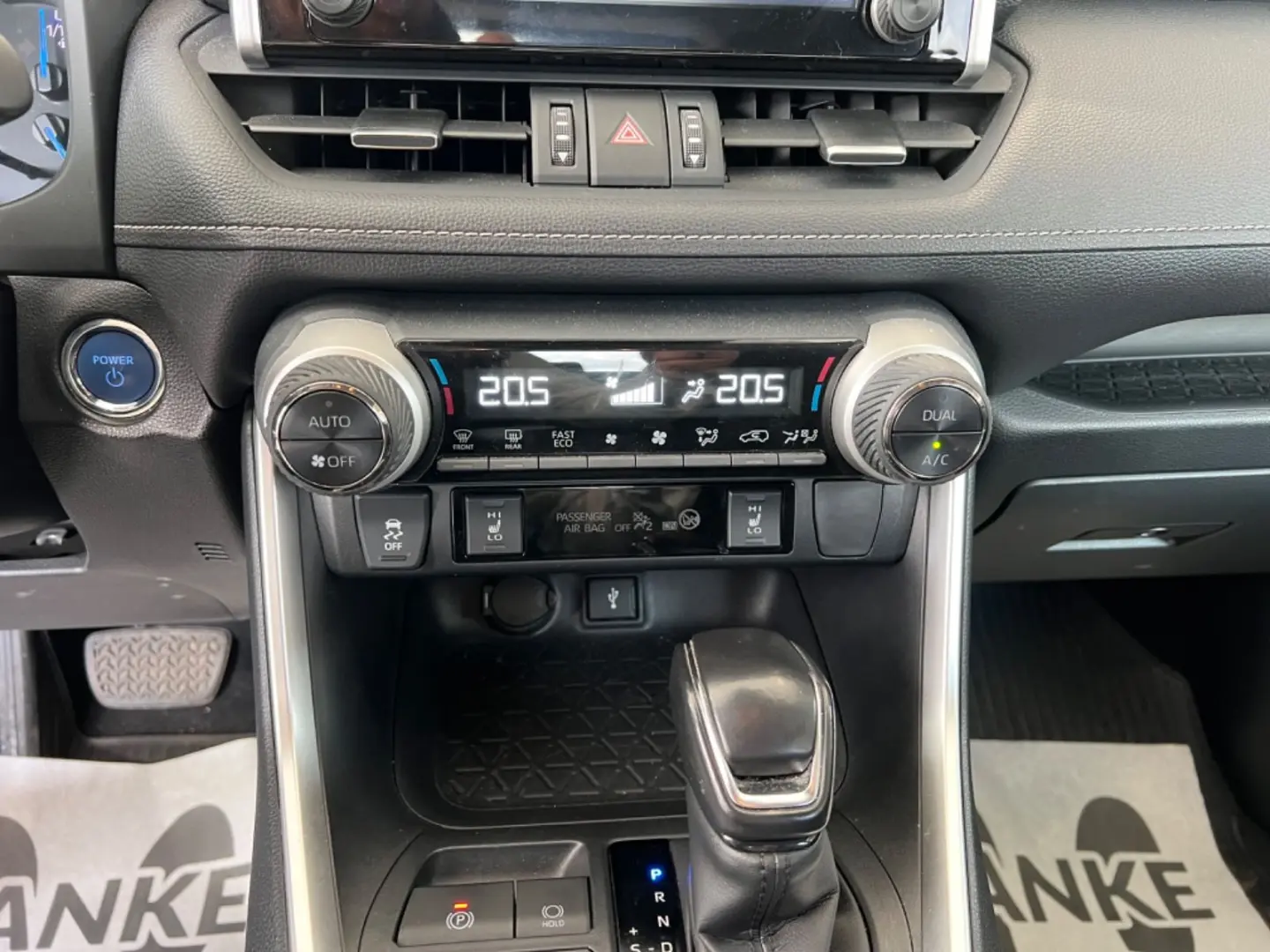 RAV4 Hybrid 4x2  LED KAMERA