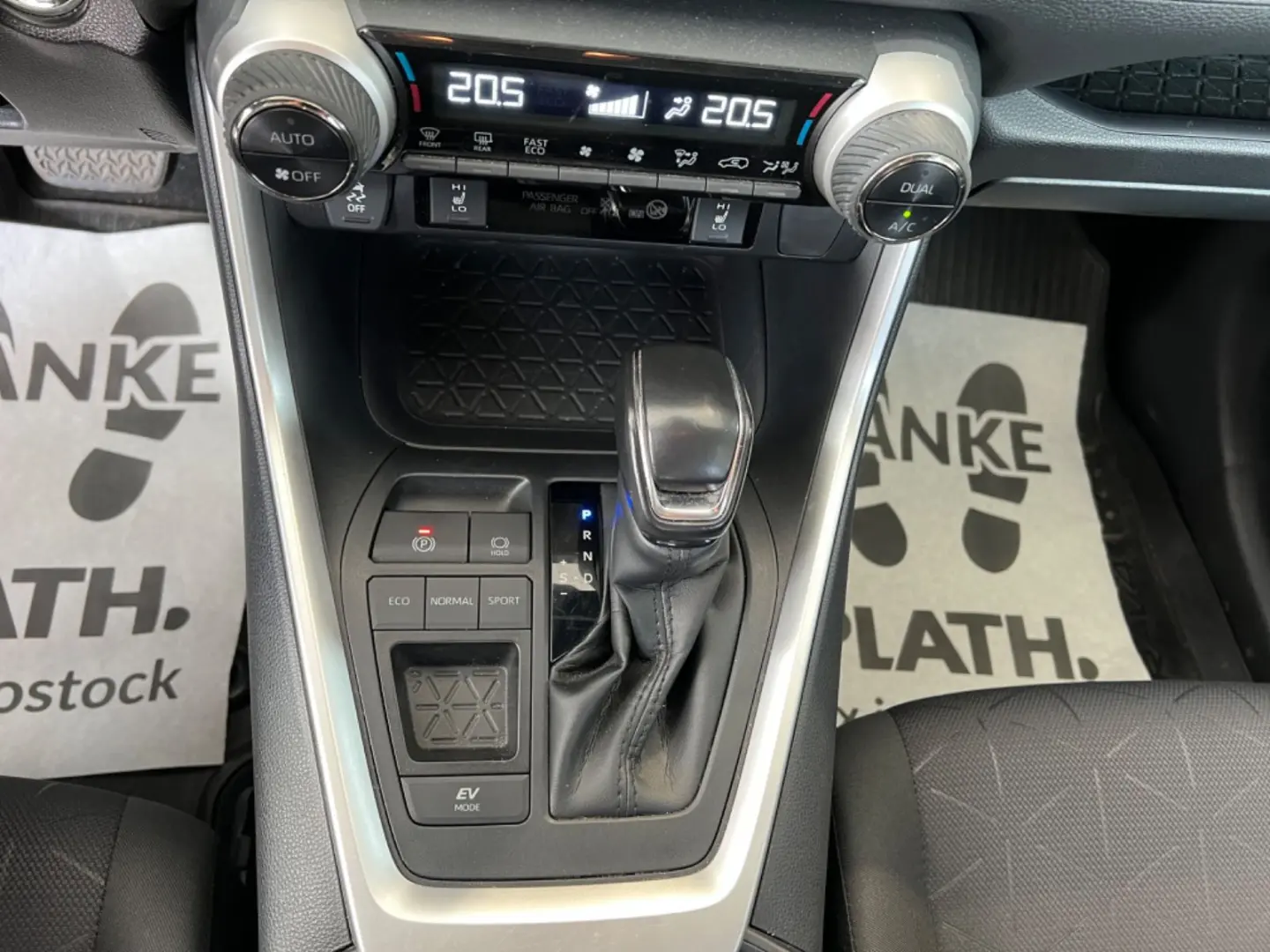 RAV4 Hybrid 4x2  LED KAMERA