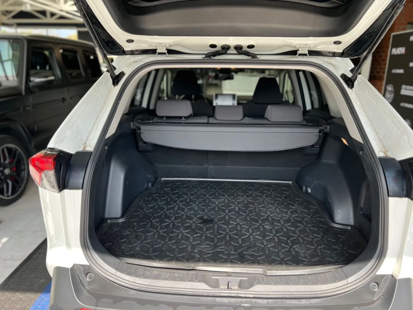 RAV4 Hybrid 4x2  LED KAMERA