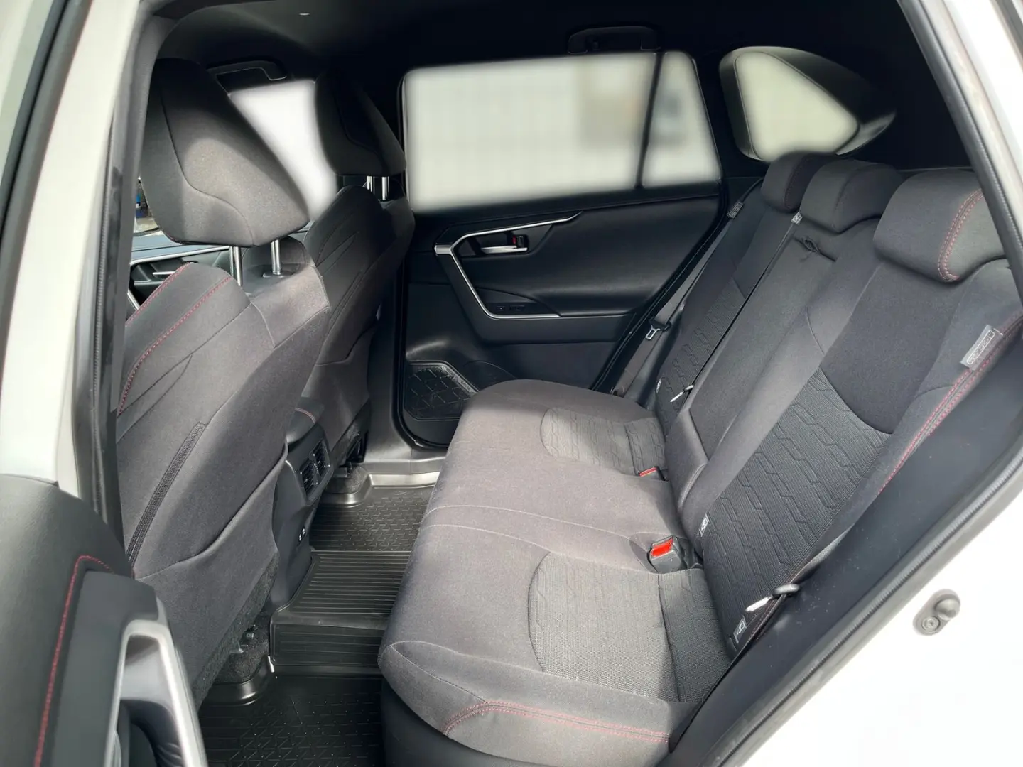 RAV 4 2.5 Plug-in Hybrid 4x4 Technik Nav LED AHK