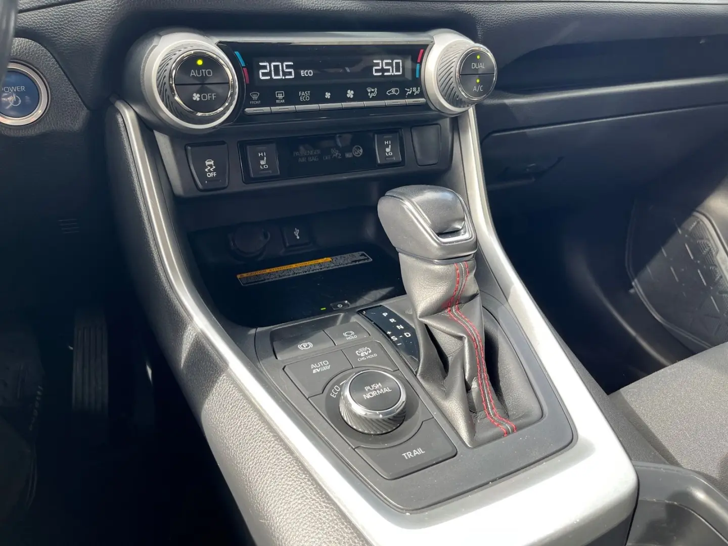 RAV 4 2.5 Plug-in Hybrid 4x4 Technik Nav LED AHK