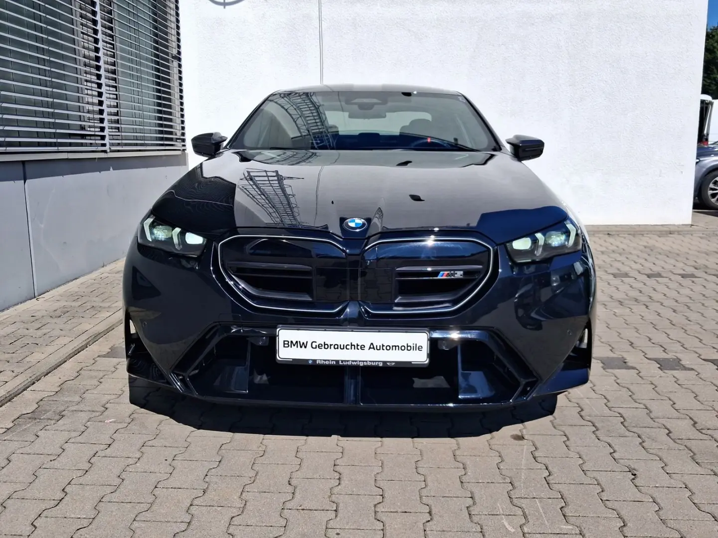 M5 Limousine M Drivers Package AHK B&W ACC 0 5%