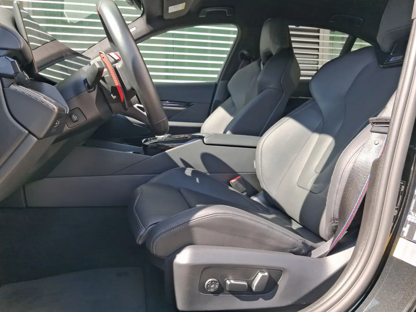 M5 Limousine M Drivers Package AHK B&W ACC 0 5%