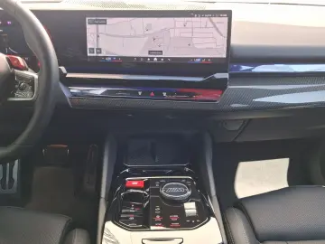 M5 Limousine M Drivers Package AHK B&W ACC 0 5%
