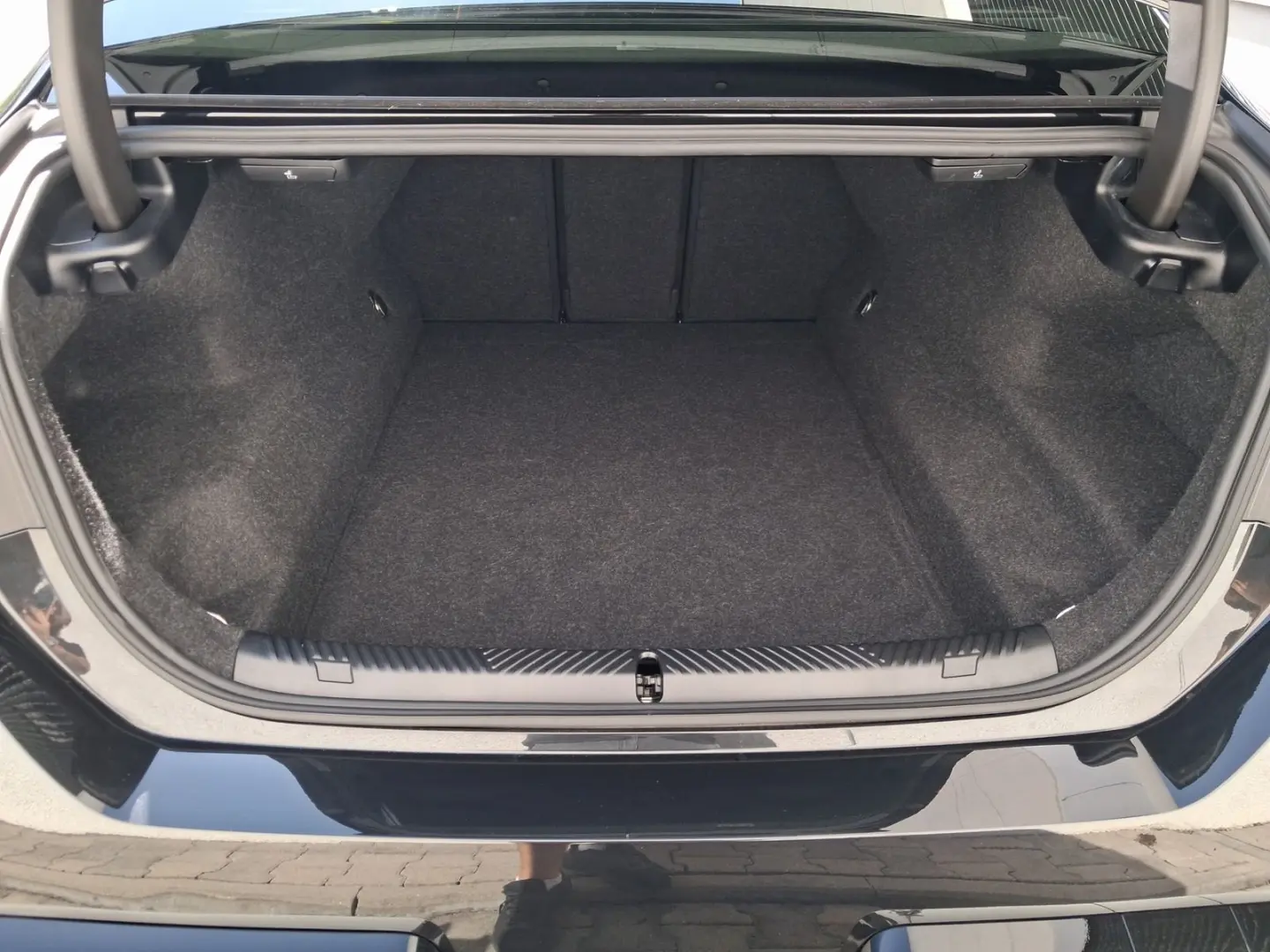 M5 Limousine M Drivers Package AHK B&W ACC 0 5%