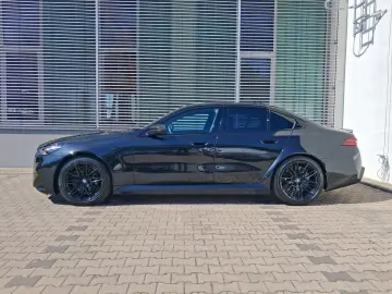 M5 Limousine M Drivers Package AHK B&W ACC 0 5%