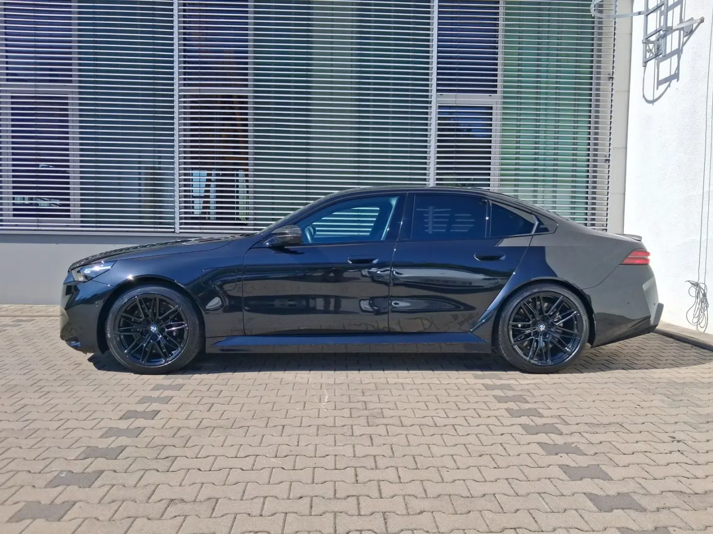 M5 Limousine M Drivers Package AHK B&W ACC 0 5%