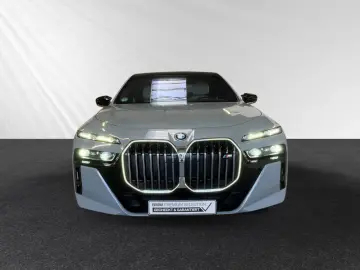 M760e xDrive SkyLounge DA&PAProf. Autobahnass.