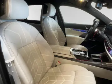 M760e xDrive SkyLounge DA&PAProf. Autobahnass.