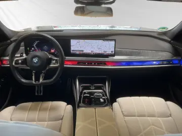 M760e xDrive SkyLounge DA&PAProf. Autobahnass.